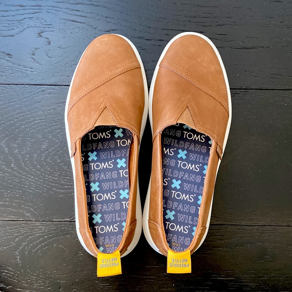 TOMS x WILDFANG tan oiled nubuck leather Alpargata Mallow slip on.  Size 8.5